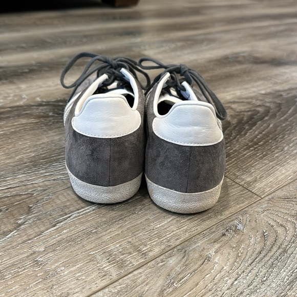 Women’s adidas gazelle grey shoes. Size 7 men’s, size 8 - 8.5 women’s. - Picture 3 of 5